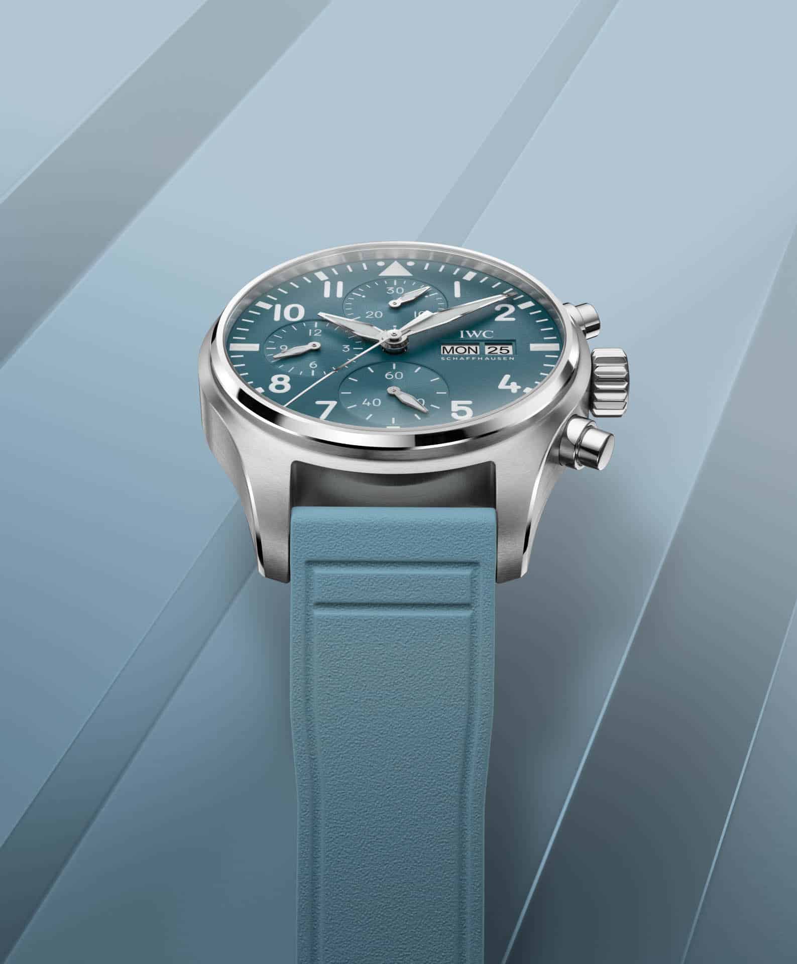 IWC lanza cronógrafos TOP GUN en azul celeste: mezcla de color, técnica y estilo